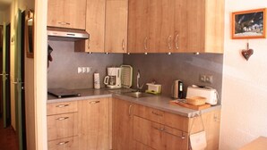 Coffee/tea maker, fridge, microwave, oven - Apartment in Chatel in ski resort (Châtel)