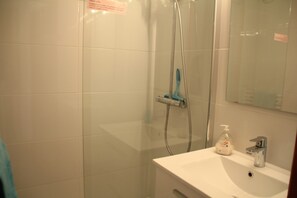 Shower - Apartment Myrtilles for 6 people (Châtel)