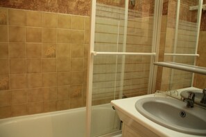 Shower - Apartment in Châtel near Cable Car (Châtel)