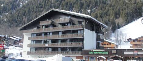 المنشأة من الخارج