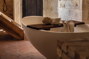 Design Suite with Private Pool | Bathroom | Separate tub and shower, bathrobes, slippers, towels - Amalen Suites Adults Only (Rethymno)