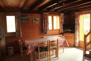 Dining - Duplex in French Alps near Cable Car (Châtel)