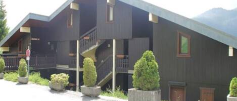 المنشأة من الخارج