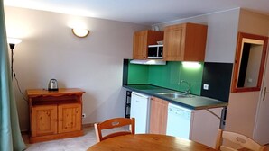 茶具/咖啡用具、冰箱、微波炉、炉灶