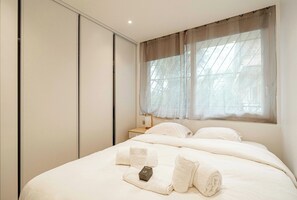 1 chambre, fer et planche à repasser, accès Internet, draps fournis