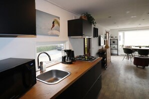 Fridge, microwave, oven, coffee/tea maker