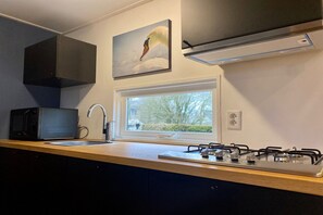 Fridge, microwave, oven, coffee/tea maker