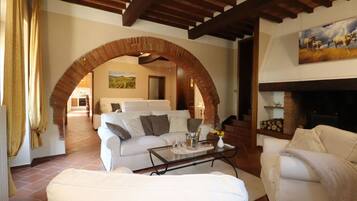 Smart-TV, Kamin, DVD-Player, Stereoanlage