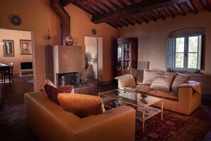 Smart TV, fireplace, DVD player, stereo - Villa in Chianti with Pool and Stunning Views (Montelupo Fiorentino)