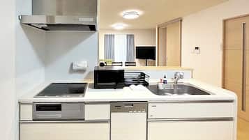 Family House, City View | Private kitchen