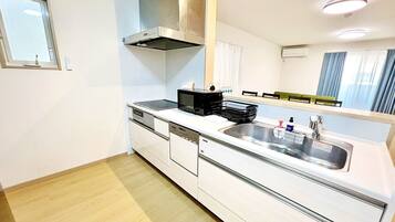 Family House, City View | Private kitchen