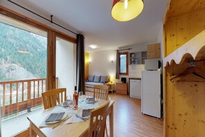 Interior - Apartment in Orelle near Ski Lift & Pool (Orelle)