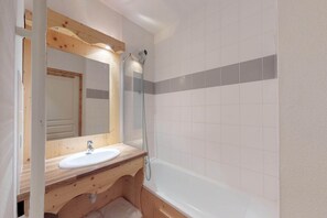 Bathroom - Apartment in Orelle near Ski Lift (Orelle)