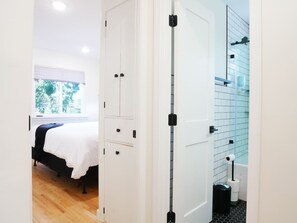 2 bedrooms, desk, iron/ironing board, travel cot