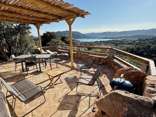Mini Villa tout équipée vue plage de Santa-Giulia depuis sa terrasse de 34 m2