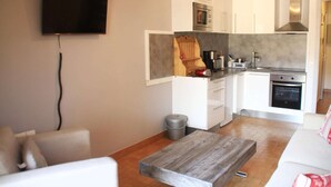 Coffee/tea maker, fridge, microwave, oven - Studio in Châtel near Portes du Soleil Ski Area (Châtel)