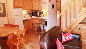 Smart TV, DVD player - Apartment in Petit Châtel near Cable Car (Châtel)