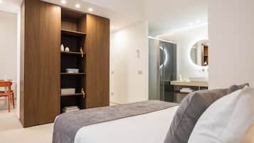 Deluxe Apartment | 1 bedroom, in-room safe, laptop workspace, soundproofing