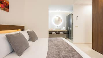 Deluxe Apartment | 1 bedroom, in-room safe, laptop workspace, soundproofing