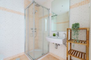 Family Townhome, Multiple Bedrooms, Mountainside (Luxe Golf & Family House Escape) | Bathroom