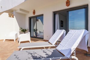Familie resortwoning, meerdere slaapkamers, uitzicht op gebergte (Luxe Golf & Family House Escape) | Terras