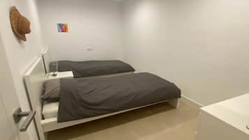 4 soverom, skrivebord for bærbar PC, wi-fi (inkludert) og sengetøy