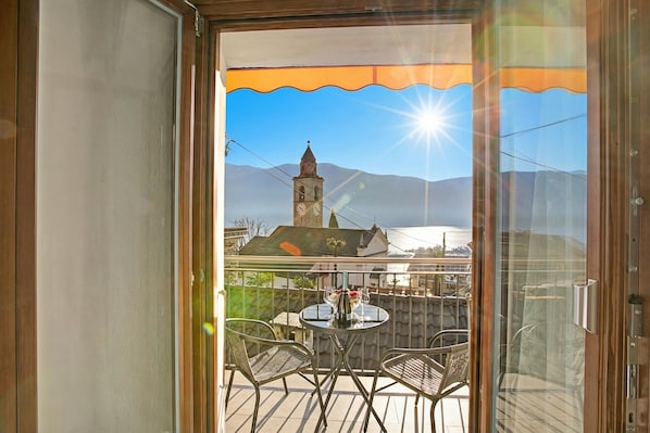 Perhehuoneisto, 3 makuuhuonetta, parveke (Bel Panorama 2 Ronco Sopra Ascona) | Parveke