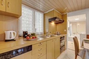 Fridge, oven, stovetop, dishwasher - Bel Panorama 2 (Ronco sopra Ascona)