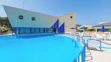 Seasonal outdoor pool