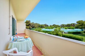 Outdoor dining - Villa 1 Sunset with Pool on Seashore (Otranto)