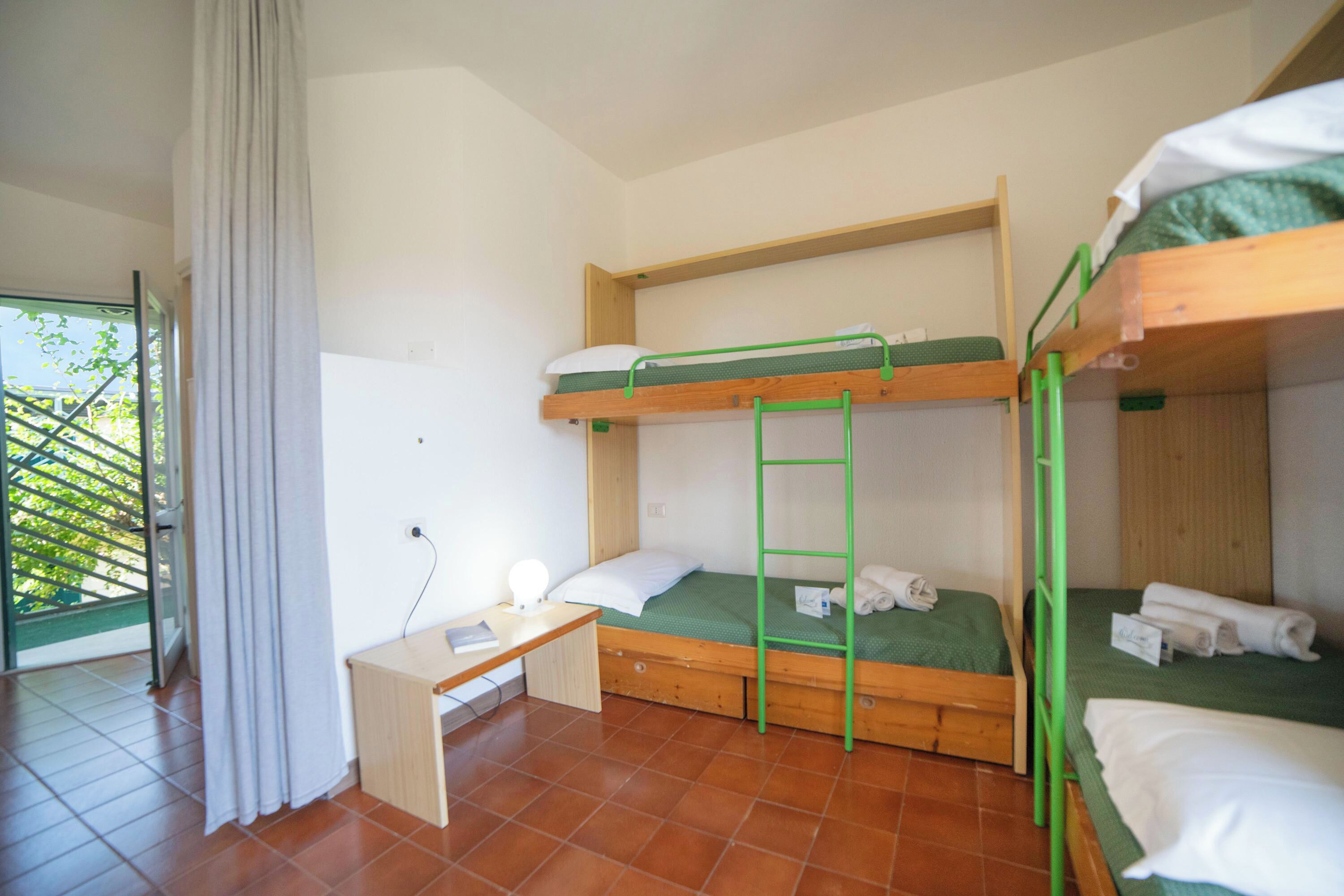 Appartamento familiare, camere multiple, fronte mare (Alba Apartment 3 with Pool and Sea) | 2 camere, Wi-Fi gratuito, lenzuola