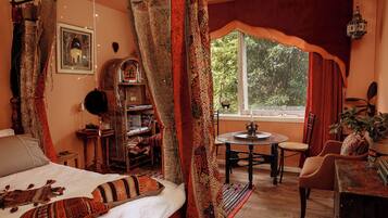 1 Schlafzimmer, Schreibtisch, Bügeleisen/Bügelbrett, Reisekinderbett