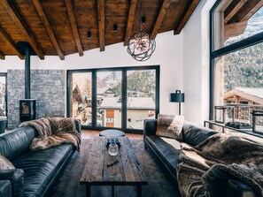 奢華頂樓客房, 山景 (private Sauna) | 高級寢具、免費無線上網、床單