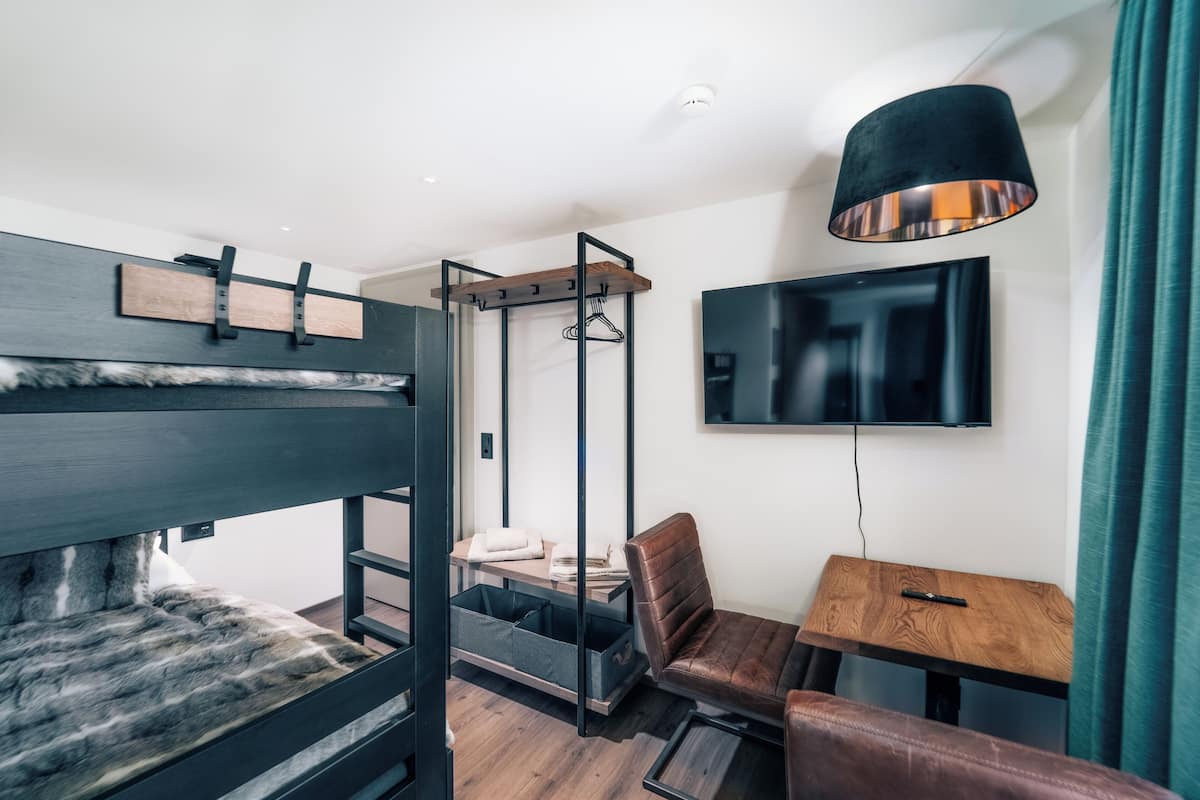 4 habitaciones, ropa de cama de alta calidad y wifi gratis