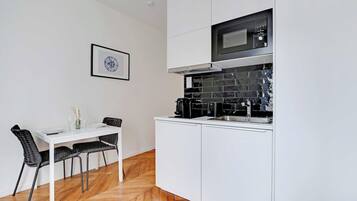 Fridge, microwave, stovetop, coffee/tea maker