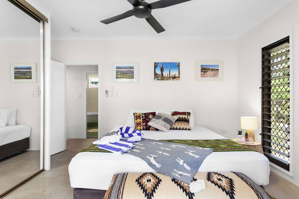 Townhouse – comfort, balkong, hageutsikt | 2 soverom, safe på rommet, blendingsgardiner og strykejern/-brett