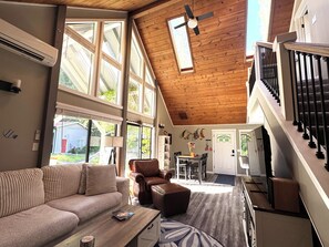 Smart TV, fireplace, DVD player, table football - 2.5 Whidbey Island Acres: Hot Tub, Trails, Game & Cinema Studio, Chef’s Kitchen (Freeland)