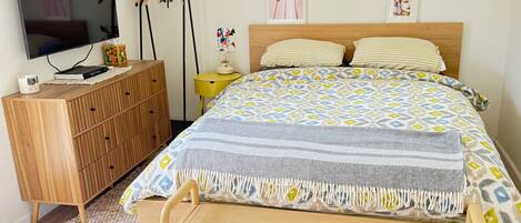 1 habitación, escritorio, tabla de planchar con plancha y wifi gratis