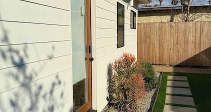 Private Retreat Eco-friendly Studio w/free parking