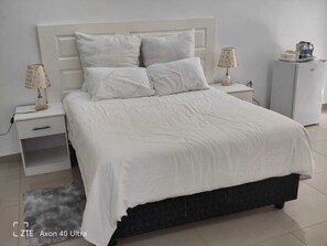 Free toiletries, towels, soap, shampoo - Silver Moon Guest House (Harare)