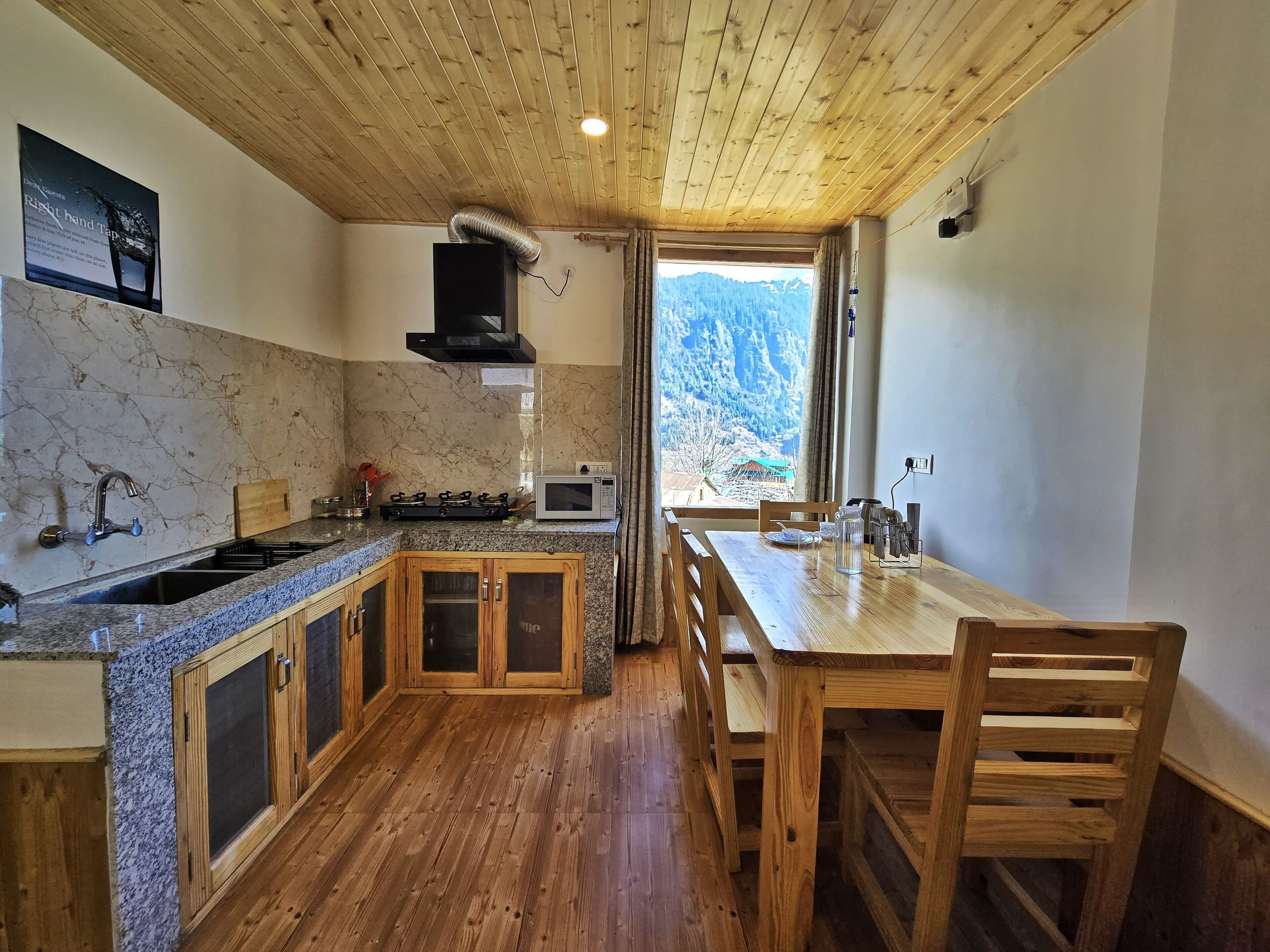 Appartement Luxe, vue montagne | 2 chambres, fer et planche à repasser, Wi-Fi gratuit