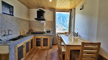 Luxury Apartment, Mountain View