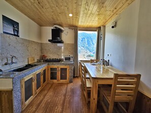 Luxury Apartment, Mountain View | 2 bedrooms, iron/ironing board, free WiFi - The Stone Hedge (Manali)