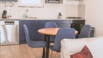 Apartment, 2 Bedrooms, Private Bathroom, Oceanfront | In-room dining