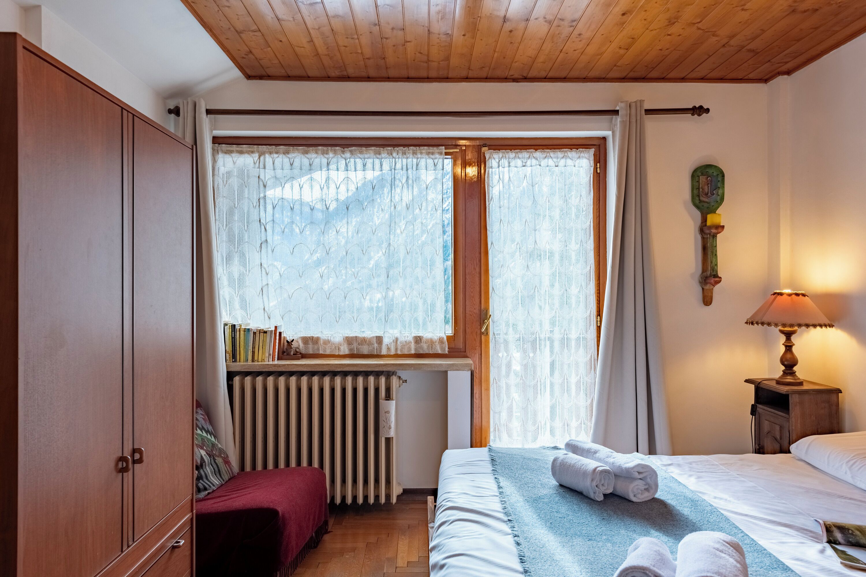 3 slaapkamers, een strijkplank/strijkijzer, beddengoed