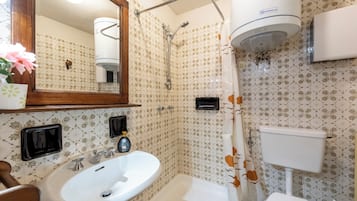 Apartament estàndard, diversos dormitoris, 2 banys (Residence Dolonne) | Bany | Dutxa, assecador de cabells, bidet i tovalloles