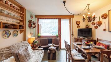 Una televisión de pantalla plana