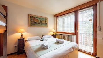 Standard Apartment, Multiple Bedrooms, 2 Bathrooms (Residence Dolonne) | 3 bedrooms, iron/ironing board, WiFi, bed sheets