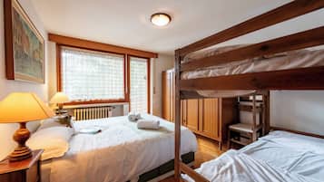 Standard Apartment, Multiple Bedrooms, 2 Bathrooms (Residence Dolonne) | 3 bedrooms, iron/ironing board, WiFi, bed sheets