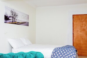 4 bedrooms, desk, iron/ironing board, free WiFi